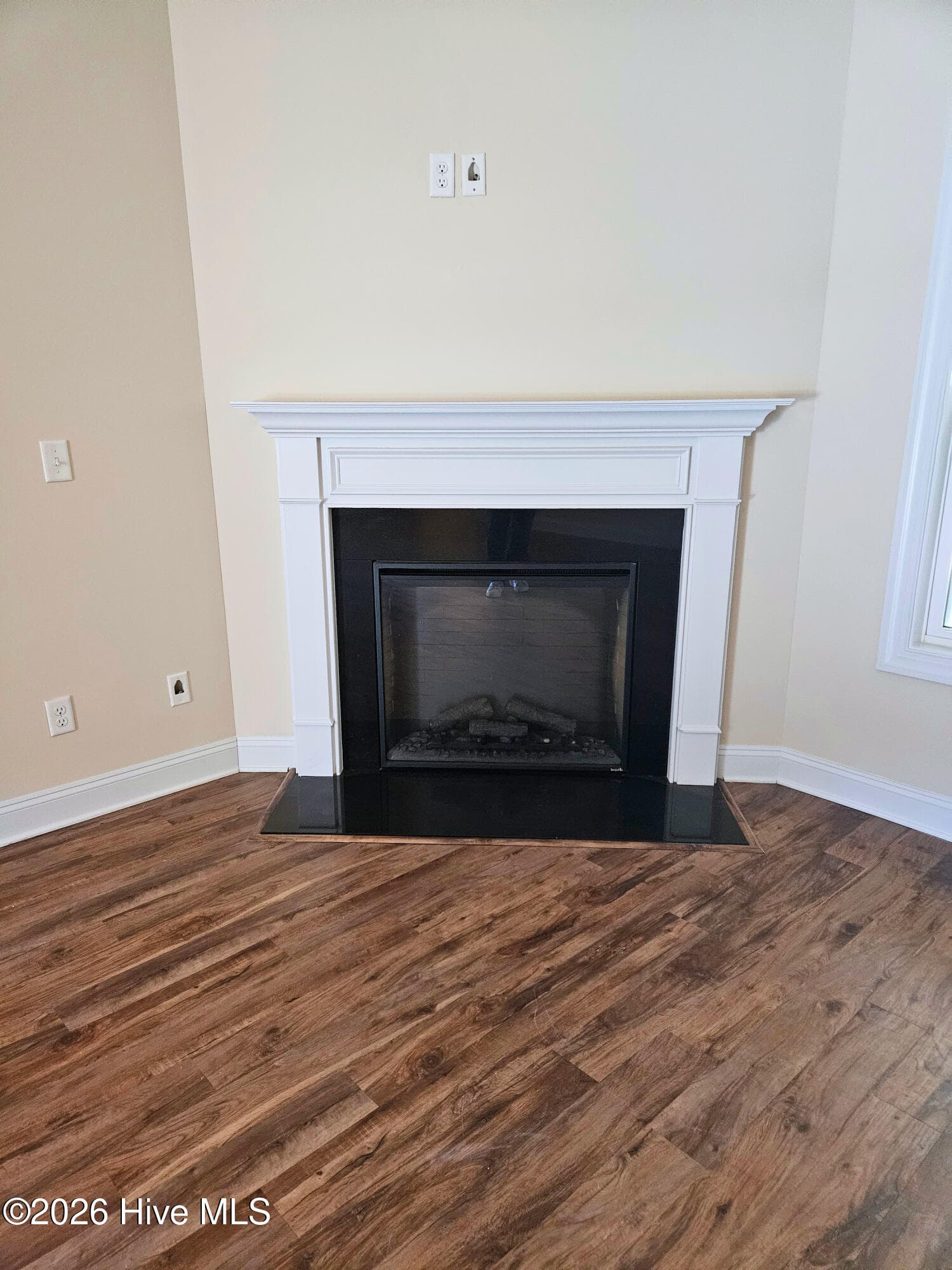 Single Family Residence at 462 Water Wagon Trail, Jacksonville, NC 28546, photo 2 of 5