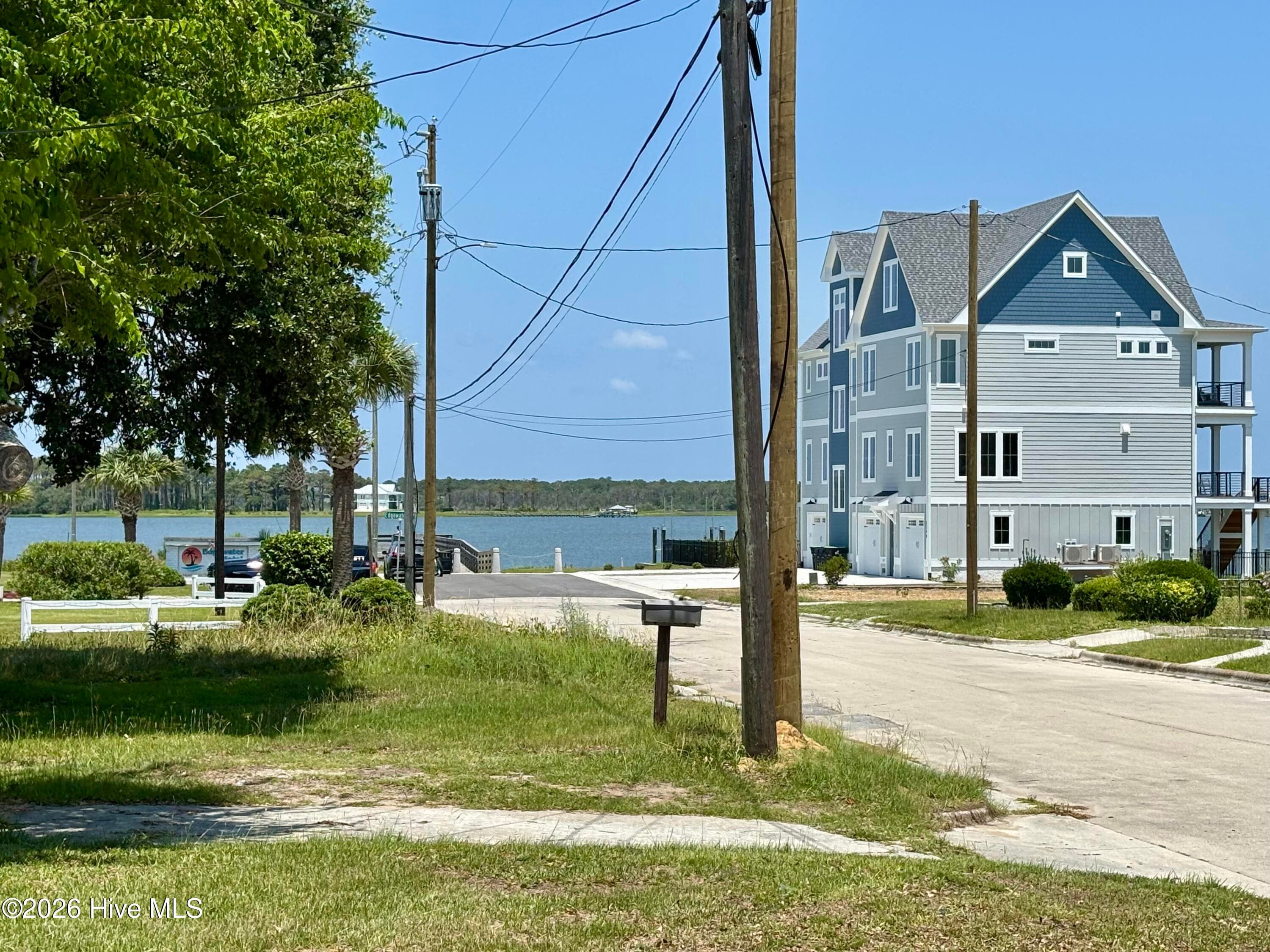 Single Family Residence at 501 N 11th Street, Morehead City, NC 28557, photo 3 of 65