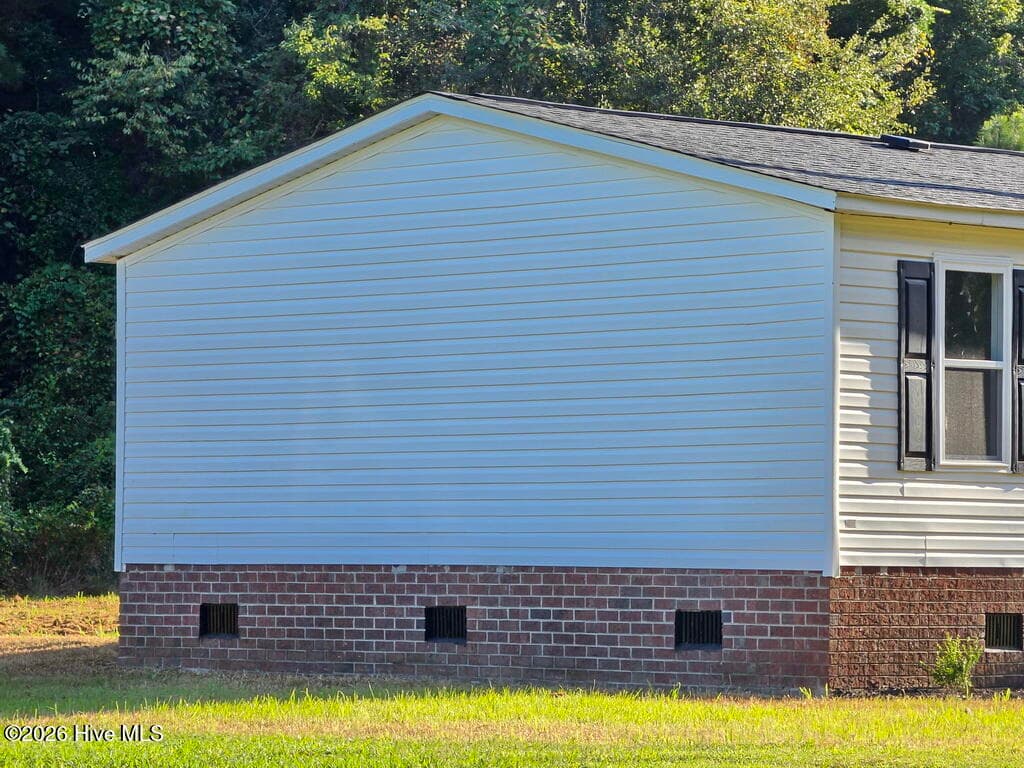 Manufactured Home at 241 Hickory Lane, Aurora, NC 27806, photo 3 of 30