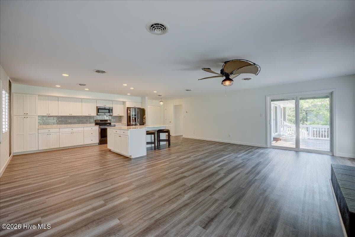 Single Family Residence at 5724 Gondolier Drive, New Bern, NC 28560, New Bern, photo 16 of 59
