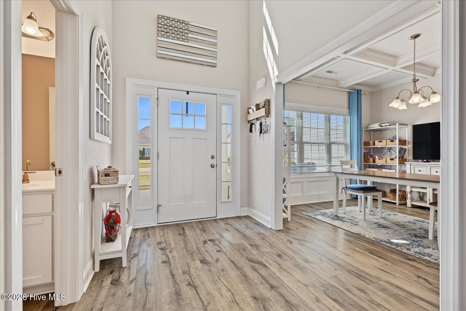 vaulted ceilings in entryway - 12 N Ardsley Lane, Rocky Point, NC 28457