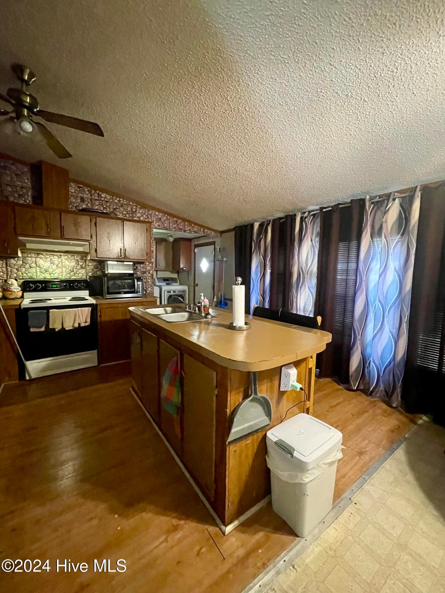 Manufactured Home at 1109 Beegee Lane, Williamston, NC 27892, Williamston, photo 20 of 32