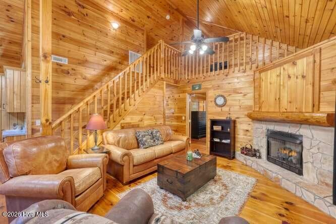 Single Family Residence at 158 Red Oak Forest Lane, Murphy, NC 28906, photo 8 of 59