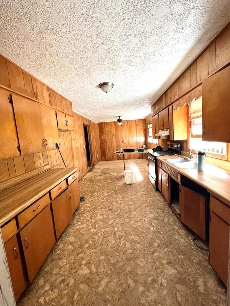 Residential at 1050 US Highway 19, Topton, NC 28781, photo 5 of 31