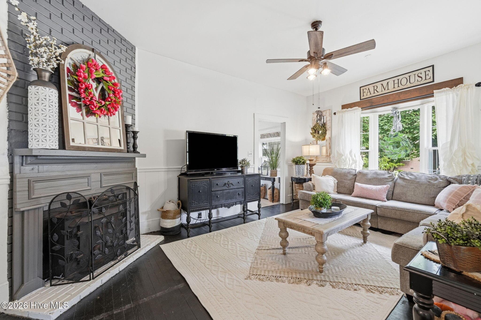 Living room - 105 E Hargett Street, Richlands, NC 28574
