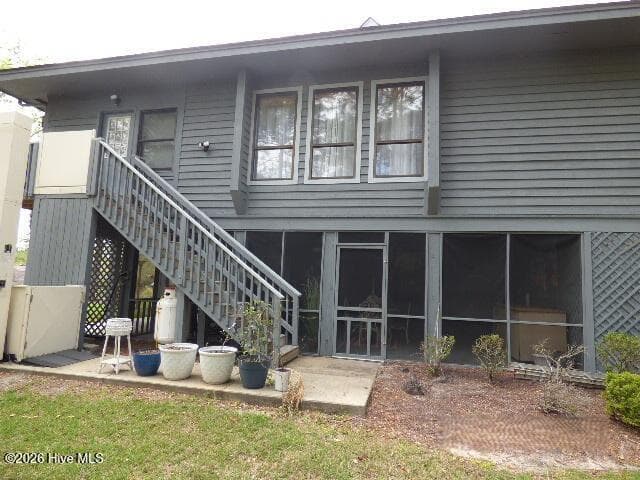 Townhouse at 10082 Windward Drive, New Bern, NC 28560, photo 5 of 5