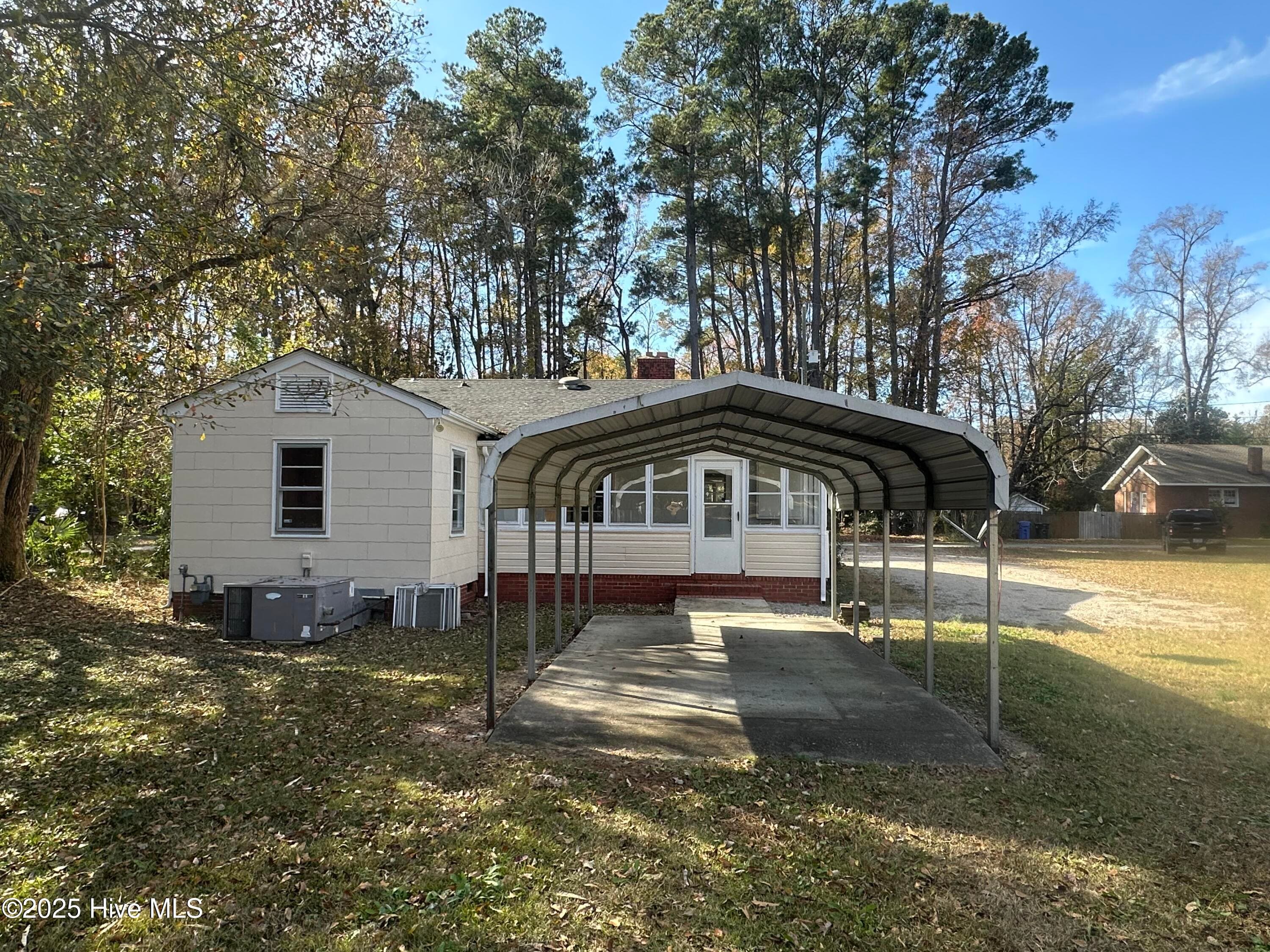 Single Family Residence at 412 Lanoca Avenue, Laurinburg, NC 28352, photo 7 of 24