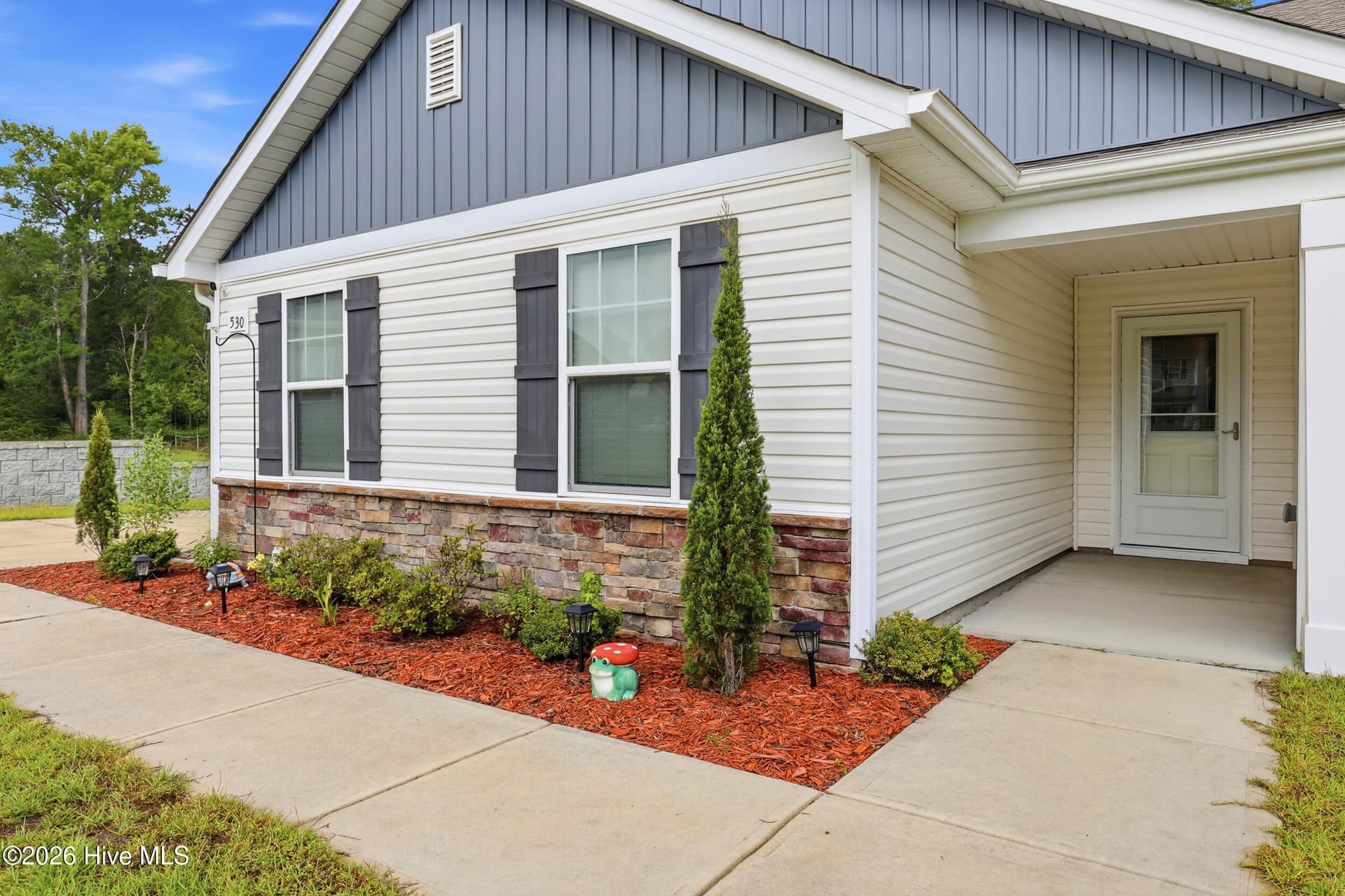 Single Family Residence at 530 Poppleton Drive, Hampstead, NC 28443, photo 5 of 61