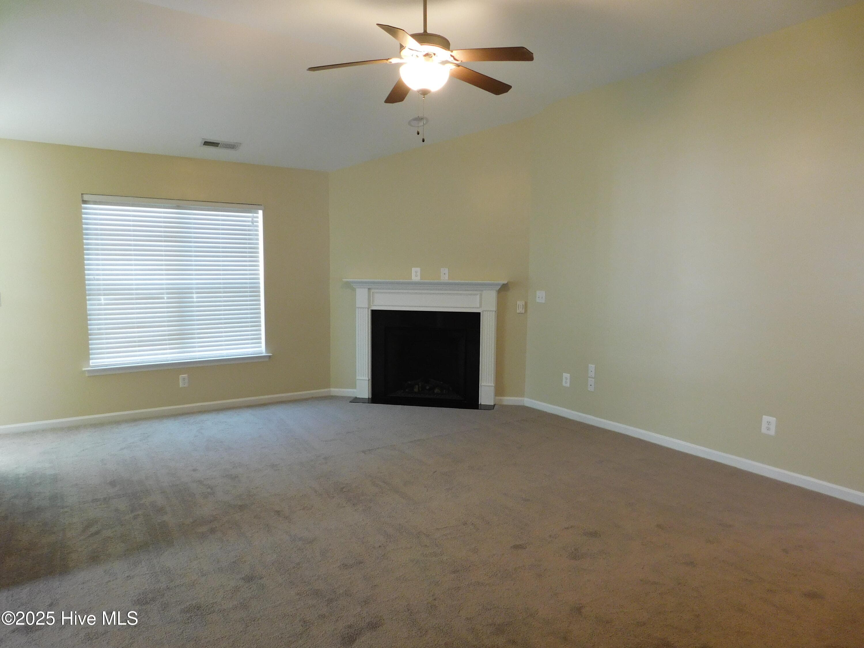 Single Family Residence at 107 Lynden Lane, New Bern, NC 28560, photo 2 of 21