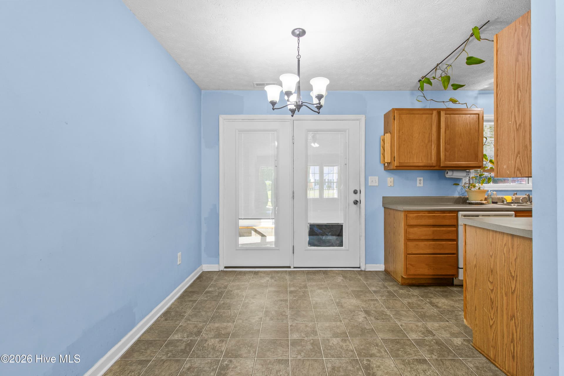 Single Family Residence at 120 Eagle Trail, New Bern, NC 28562, photo 13 of 36
