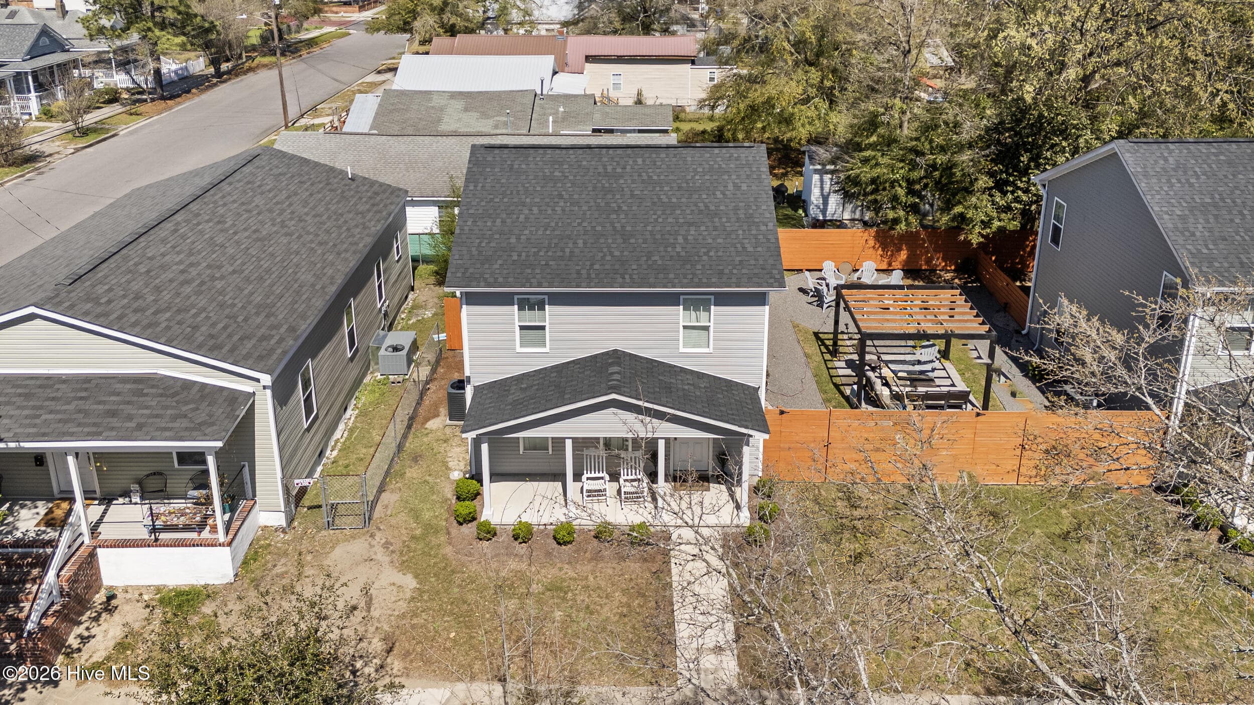 Single Family Residence at 903 Walnut Street, Wilmington, NC 28401, photo 2 of 2