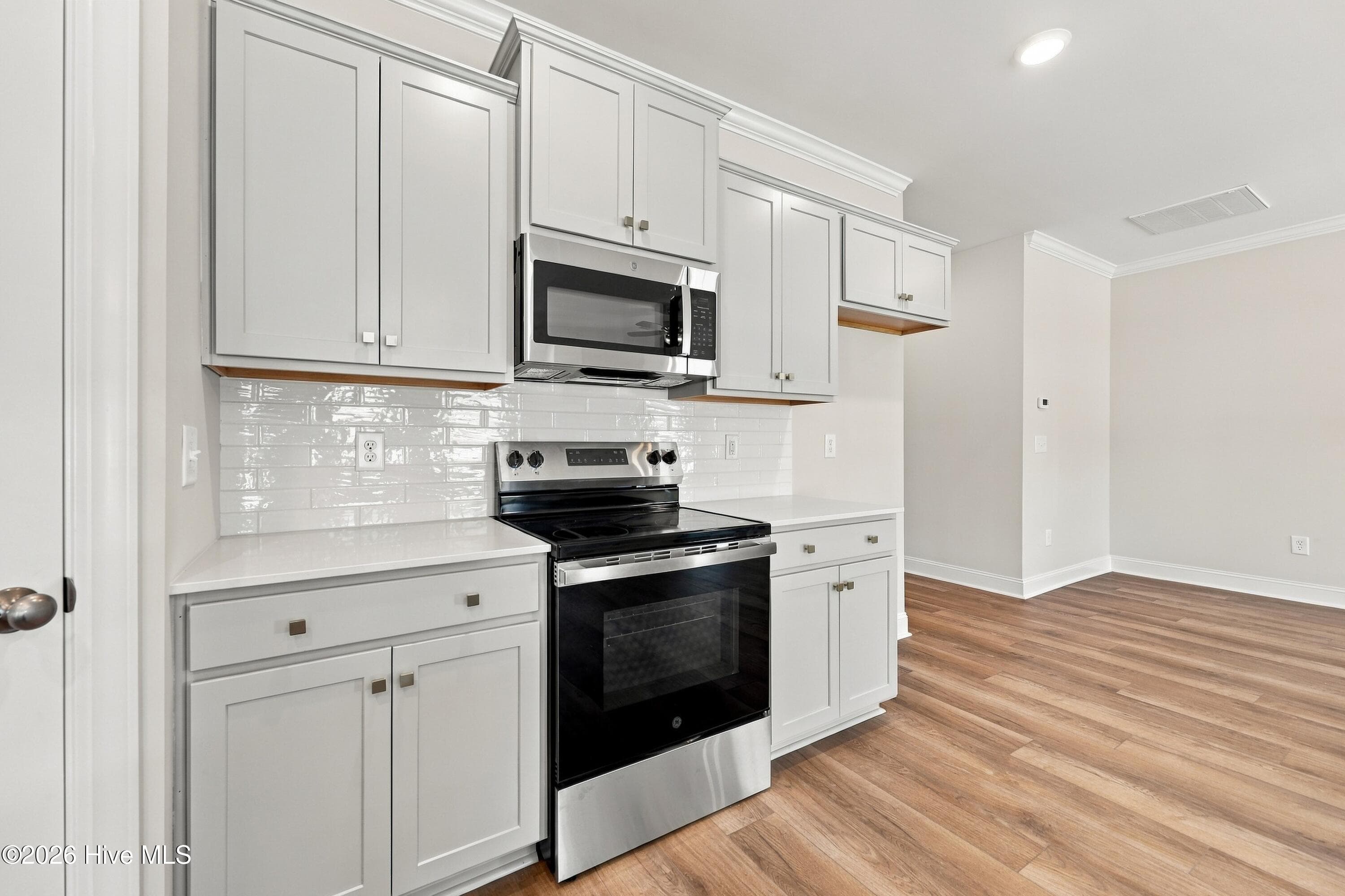tiled back splash and solid surface counters - 3229 Meadow Drive, Farmville, NC 27828