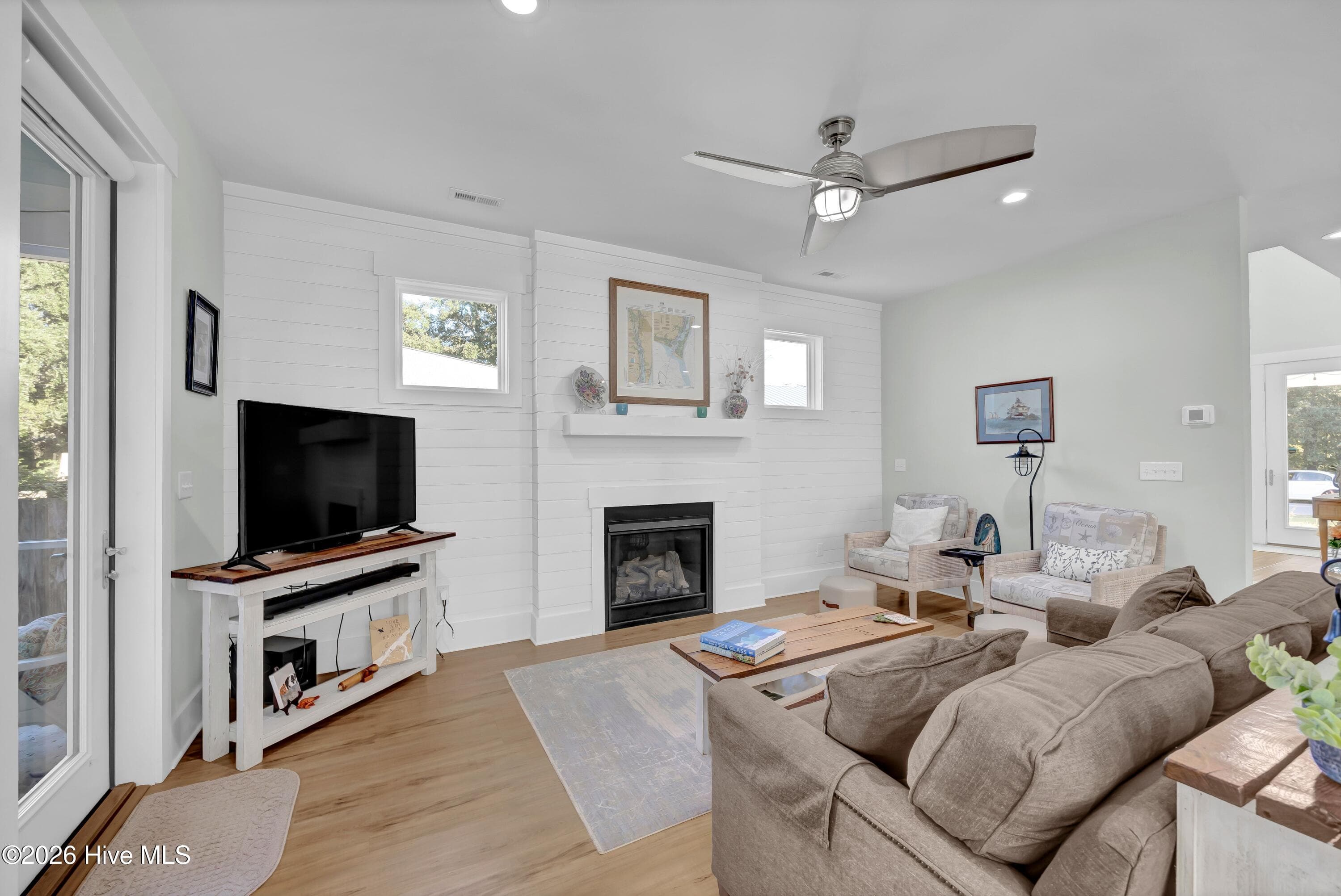 Single Family Residence at 702 Fayetteville Avenue, Carolina Beach, NC 28428, photo 7 of 31