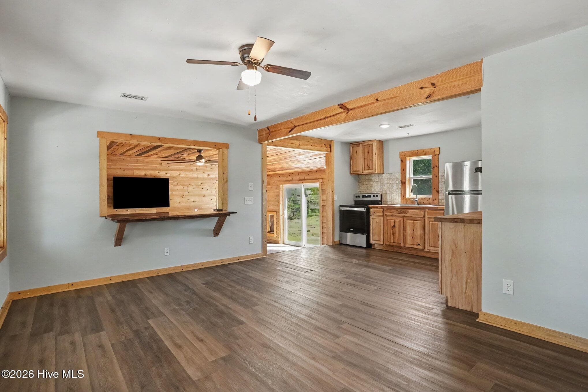 Single Family Residence at 124 N Middleton Avenue, Oak Island, NC 28465, Oak Island, photo 10 of 48
