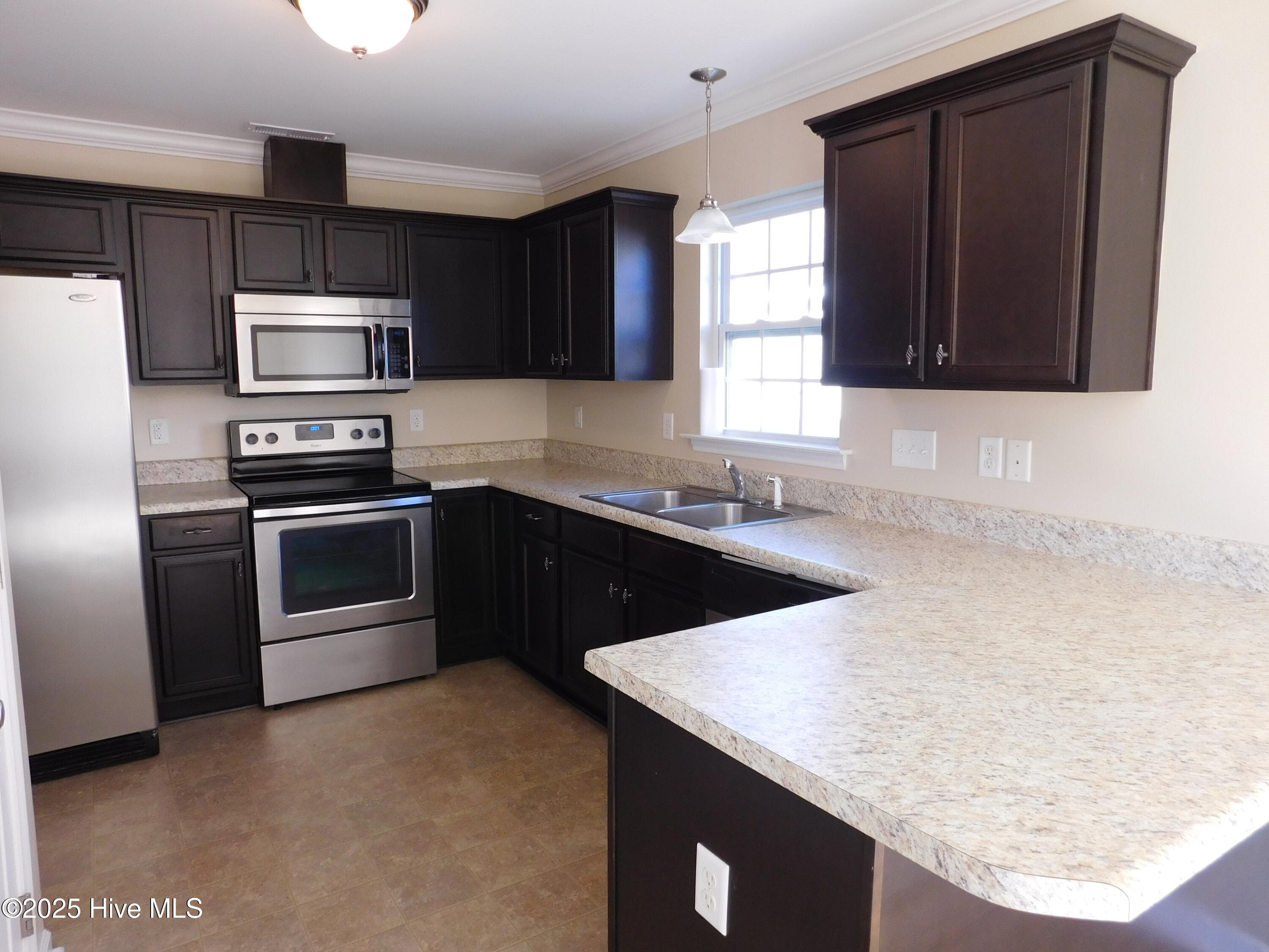Single Family Residence at 107 Lynden Lane, New Bern, NC 28560, photo 10 of 21