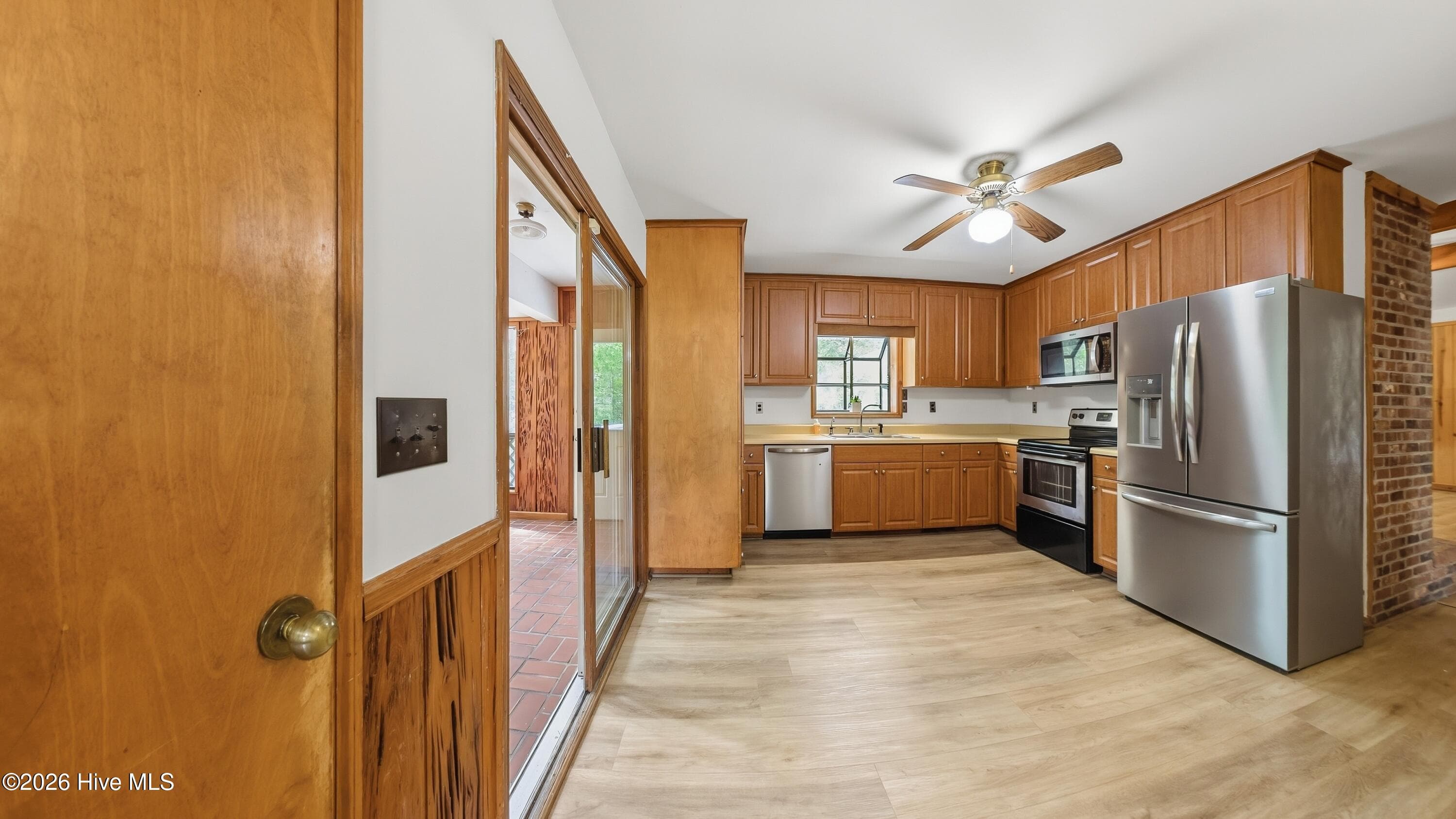 Single Family Residence at 306 Shore Point Drive, Wilmington, NC 28411, photo 11 of 86