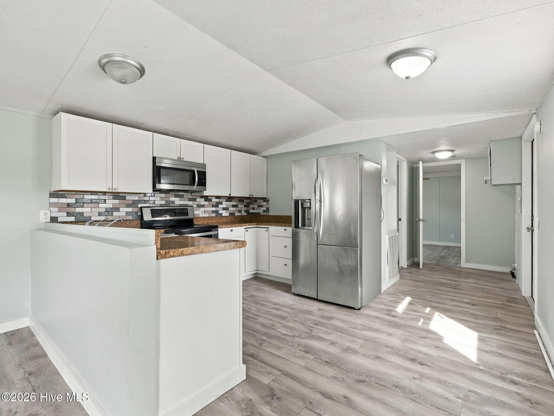 Manufactured Home at 322 N Winchester Lane, Hubert, NC 28539, photo 17 of 65