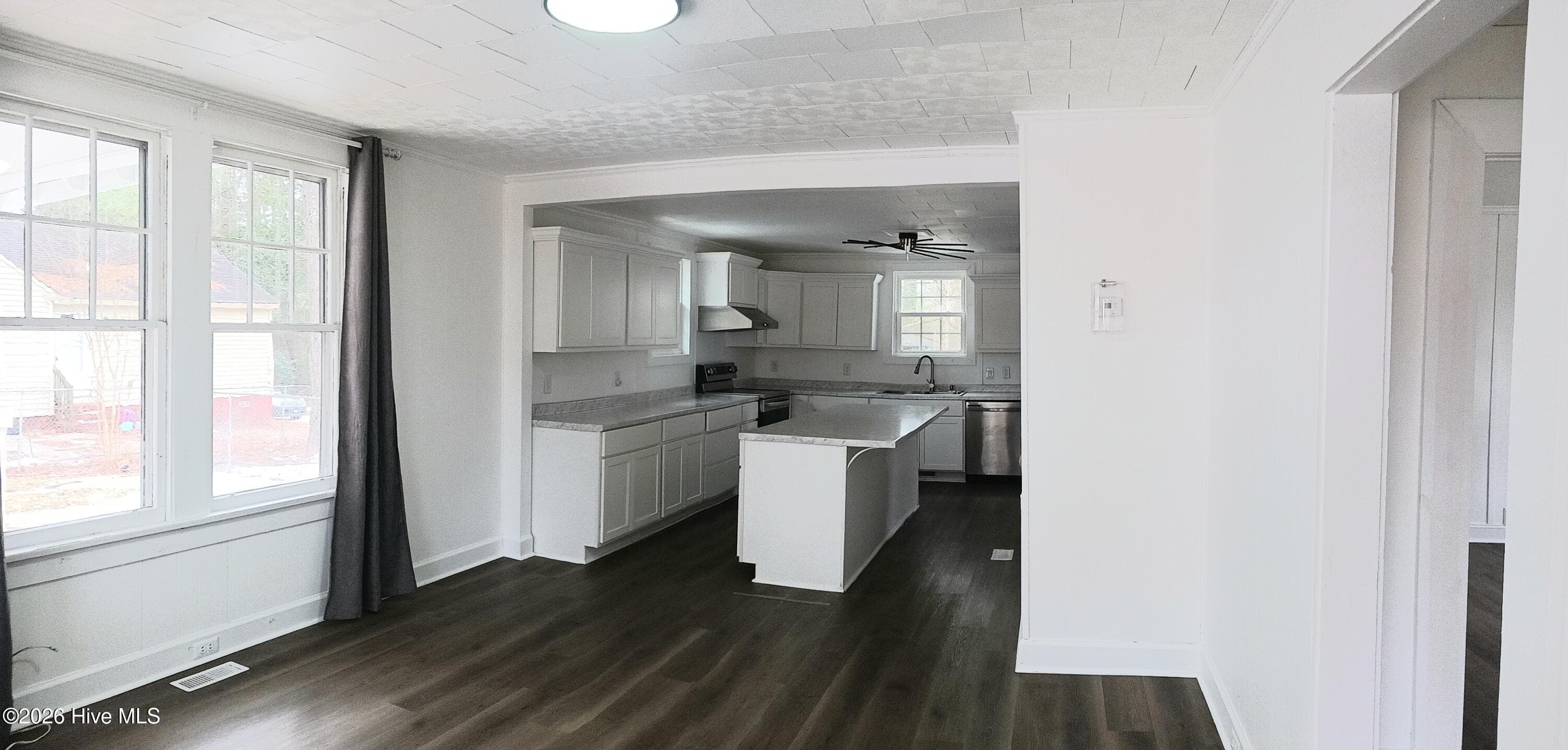 Single Family Residence at 919 College Circle N, Wilson, NC 27893, photo 2 of 12
