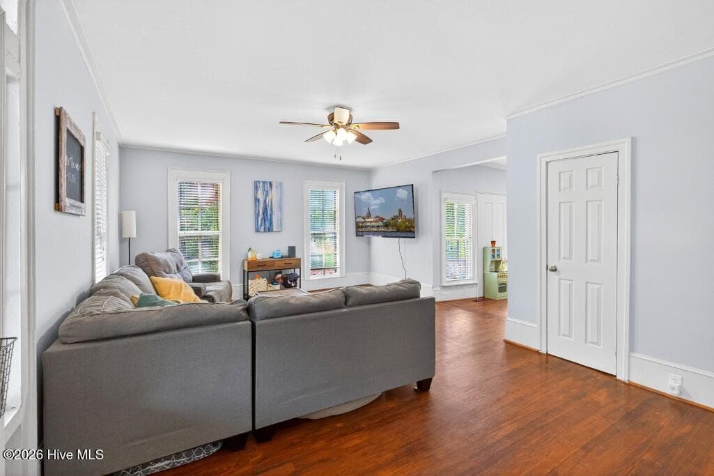 Single Family Residence at 616 New Street, New Bern, NC 28560, photo 5 of 32