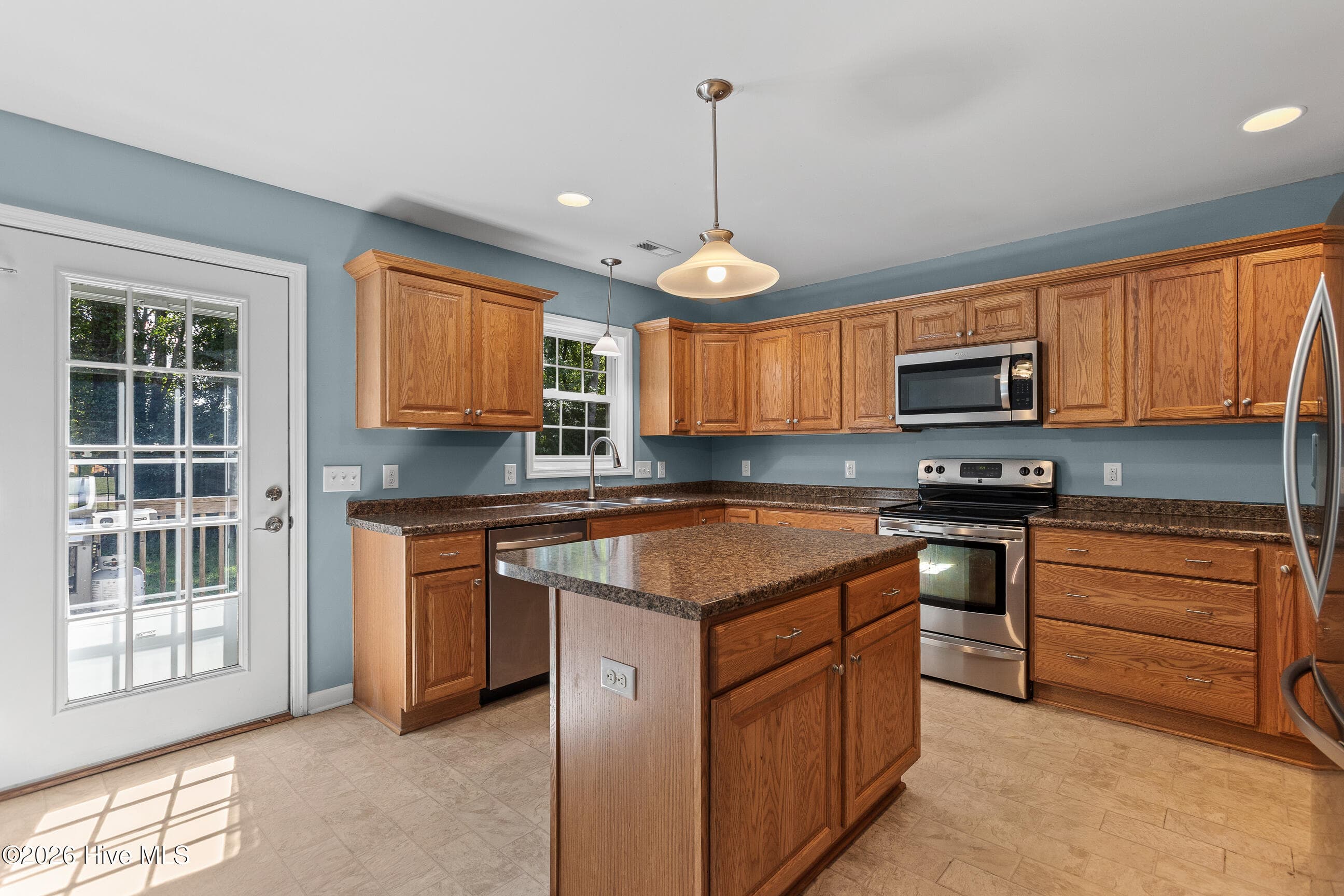Single Family Residence at 137 Mccoy Lane, Jacksonville, NC 28546, photo 11 of 22