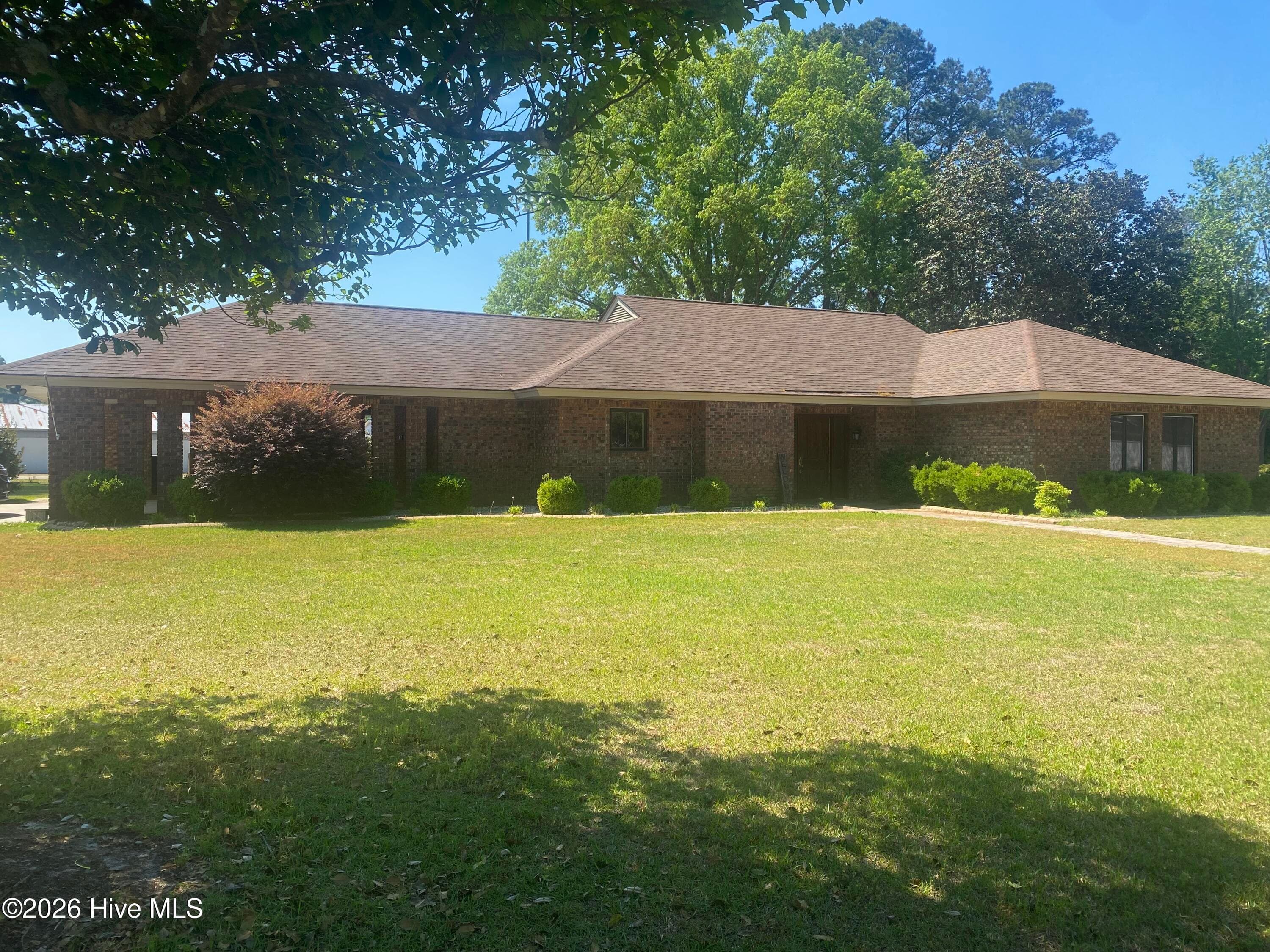 Single Family Residence at 616 E Murphy Street, Wallace, NC 28466, photo 6 of 122