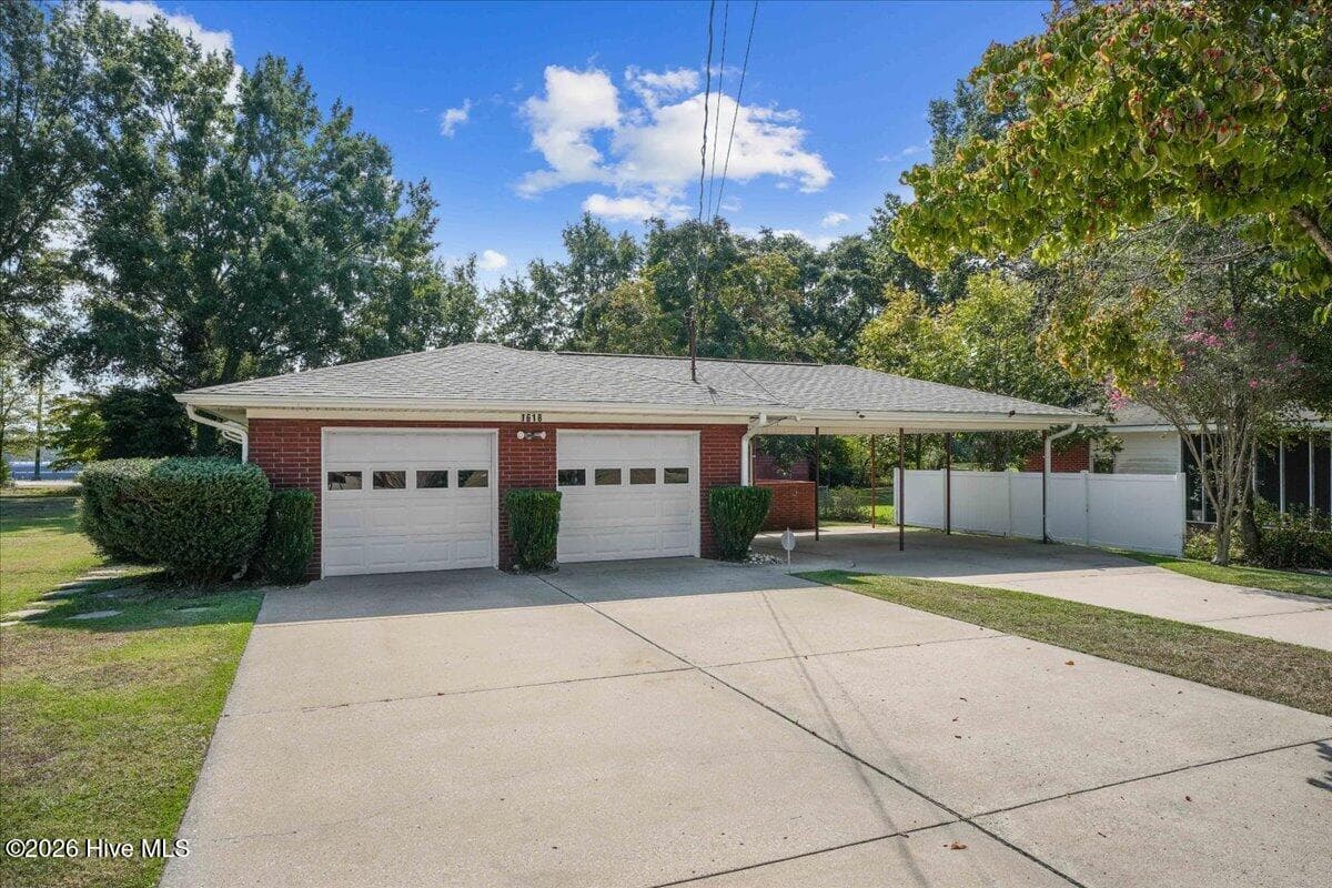 Single Family Residence at 1618 W US 70 Hwy W, Goldsboro, NC 27530, photo 6 of 56