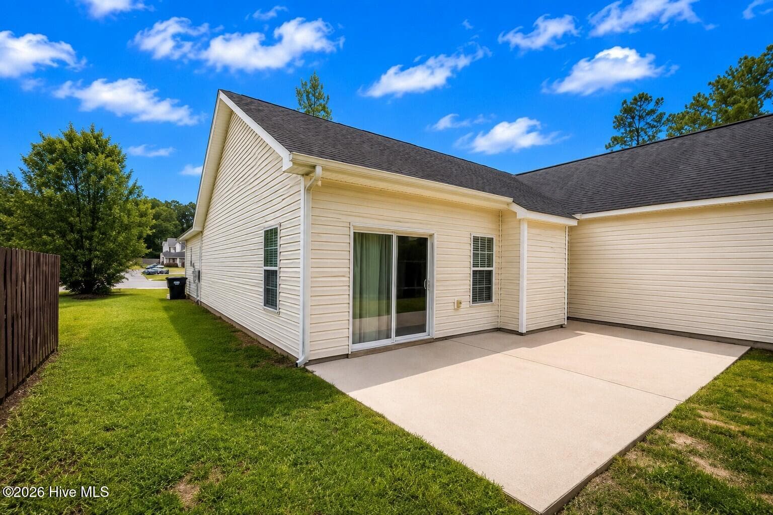 Single Family Residence at 1017 Bally Bunion Lane, Burgaw, NC 28425, photo 37 of 39