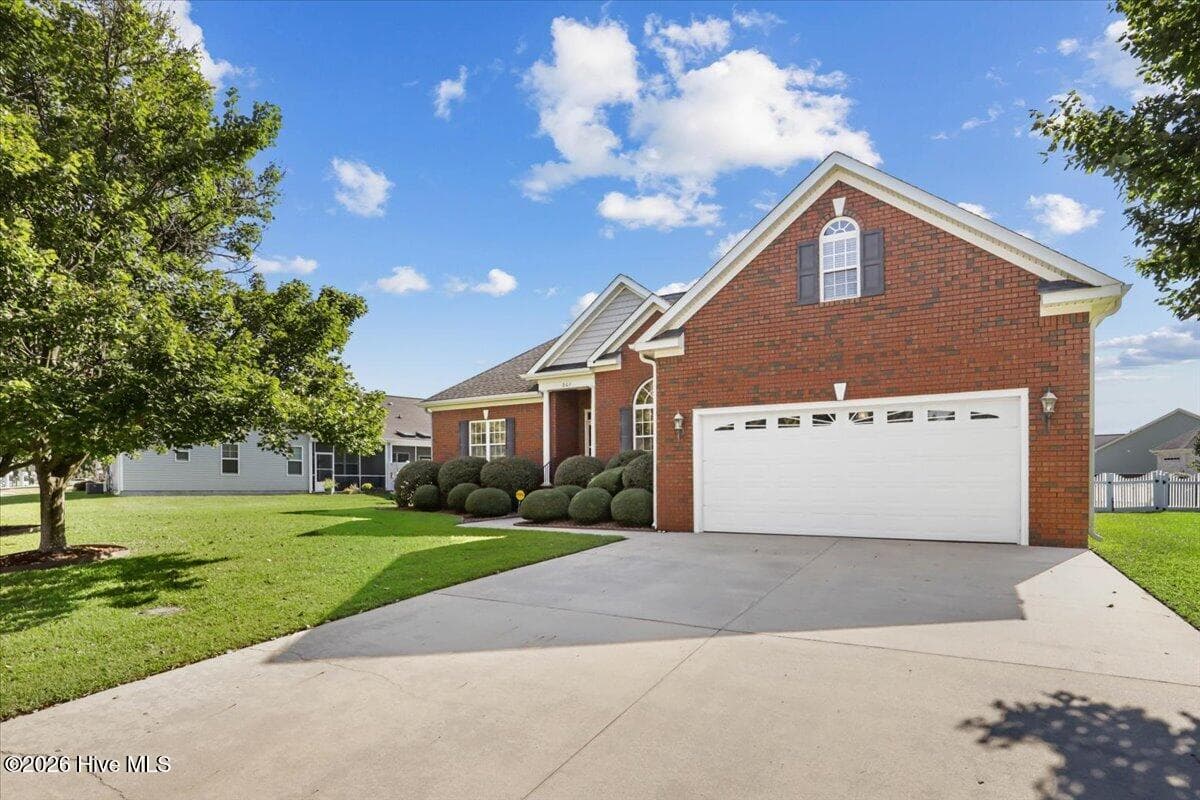 Single Family Residence at 207 Kingston Circle, Goldsboro, NC 27530, photo 2 of 44