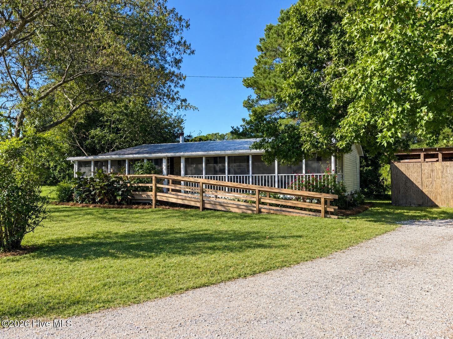 Manufactured Home at 1110 Hewett Road SW, Supply, NC 28462, photo 2 of 18