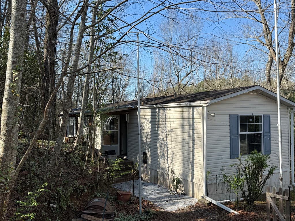 Manufactured Home at 108 Sue Lane, Murphy, NC 28906, Murphy, photo 2 of 14