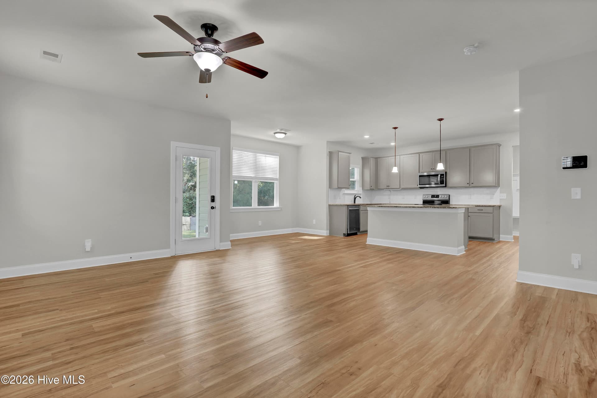 Single Family Residence at 506 W Red Head Circle, Sneads Ferry, NC 28460, photo 10 of 63
