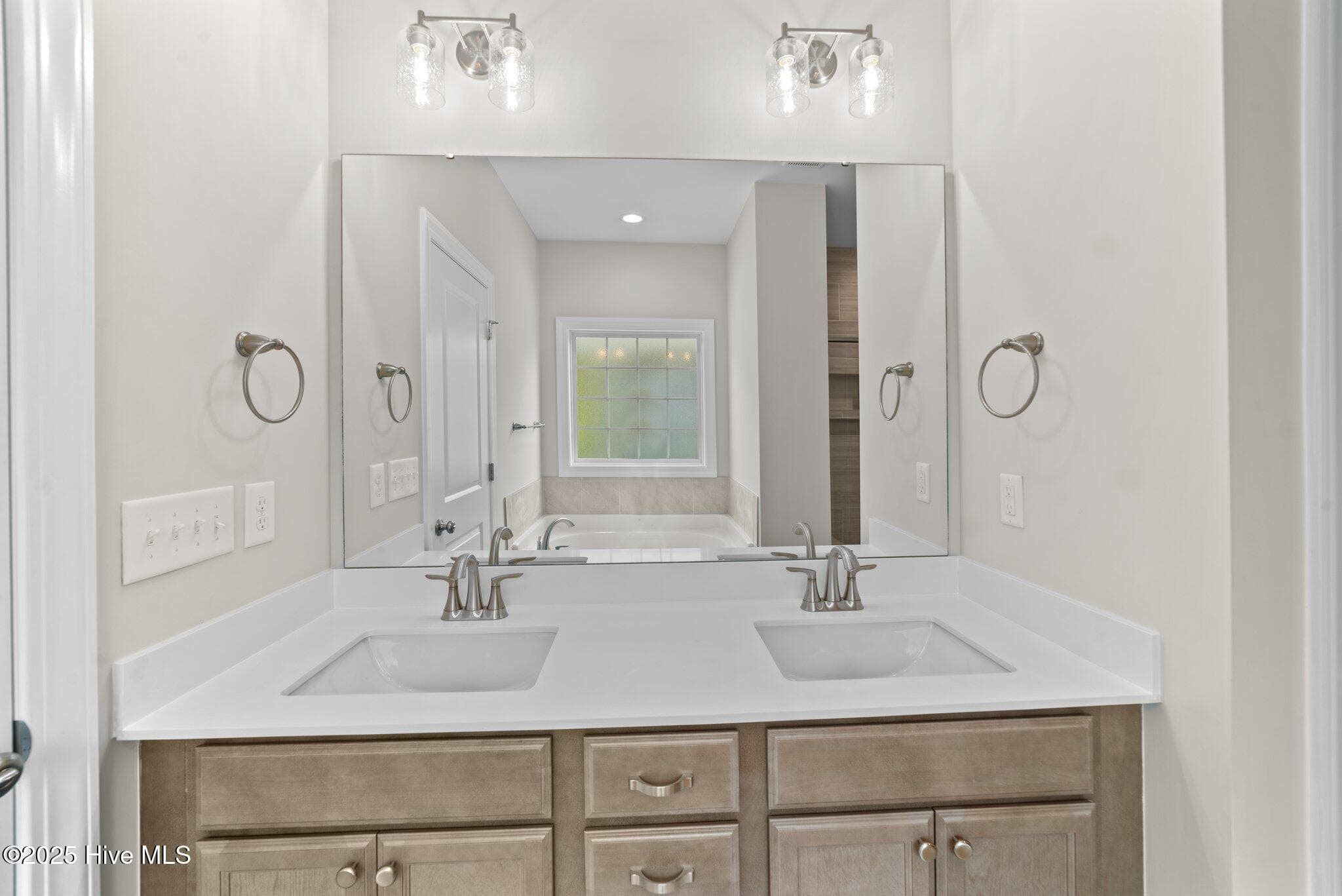 Photo of similar home - 3209 Honeysuckle Drive, Winterville, NC 28590