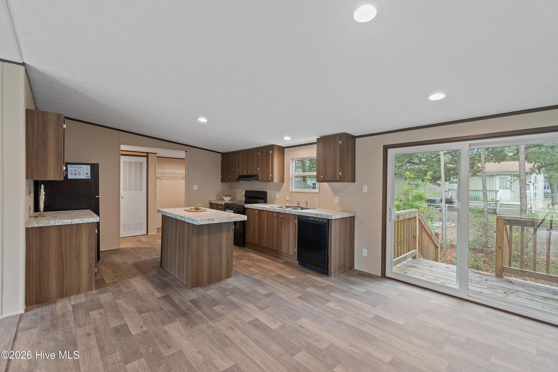 Manufactured Home at 3080 Cross Street SW, Shallotte, NC 28470, photo 13 of 35