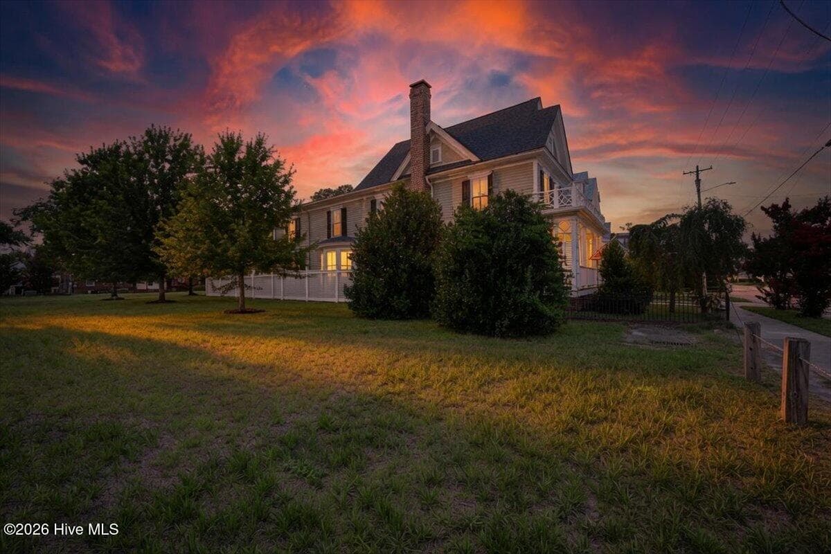 Single Family Residence at 405 Hancock Street, New Bern, NC 28560, photo 11 of 113