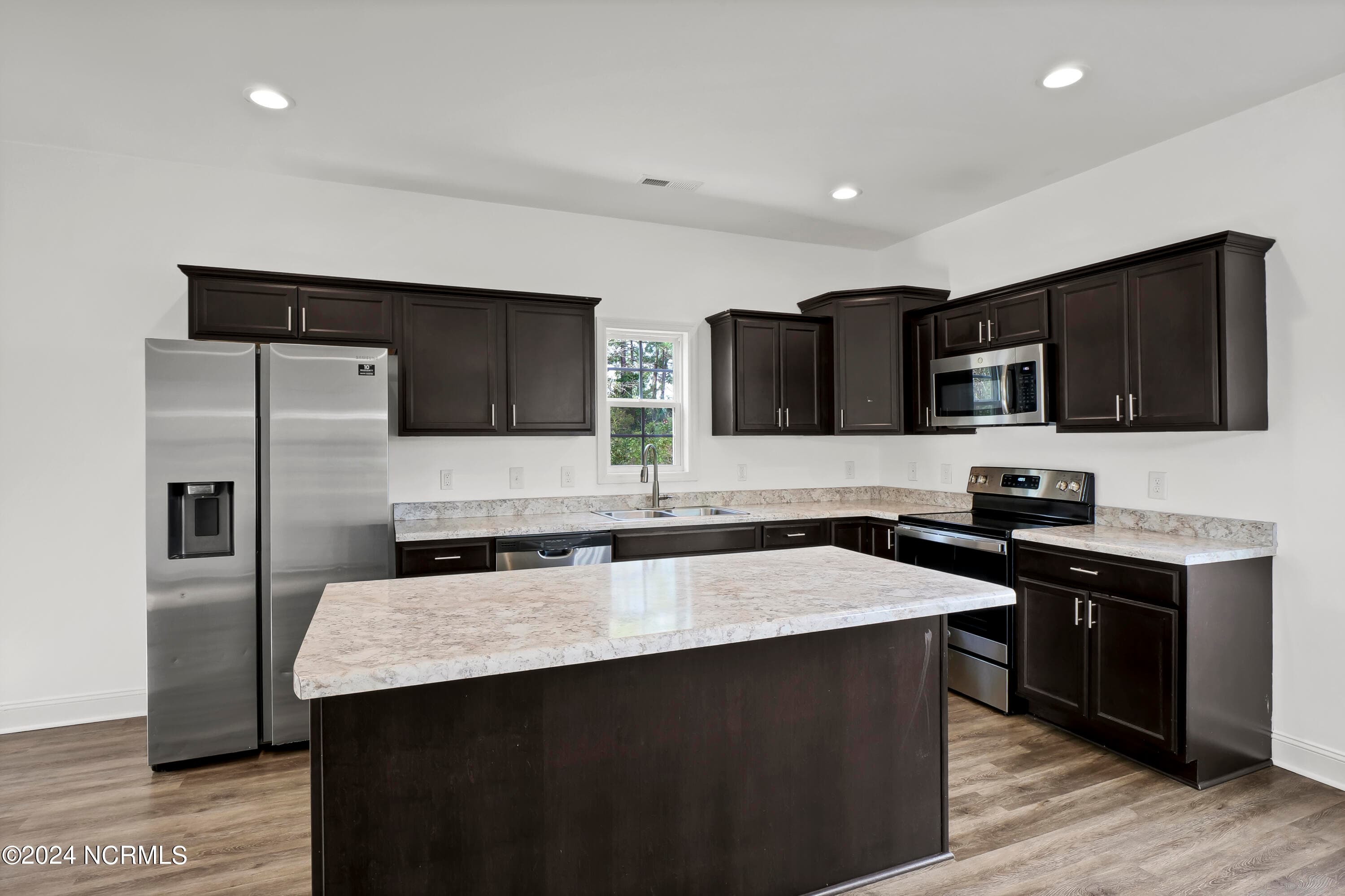 Single Family Residence at 512 Everett Glades, Sneads Ferry, NC 28460, photo 18 of 68
