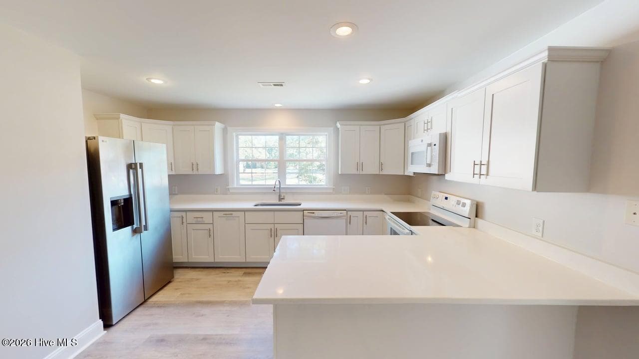 The Kitchen is equipped with all the appliances you need! - 1114 Barkentine Drive, New Bern, NC 28560