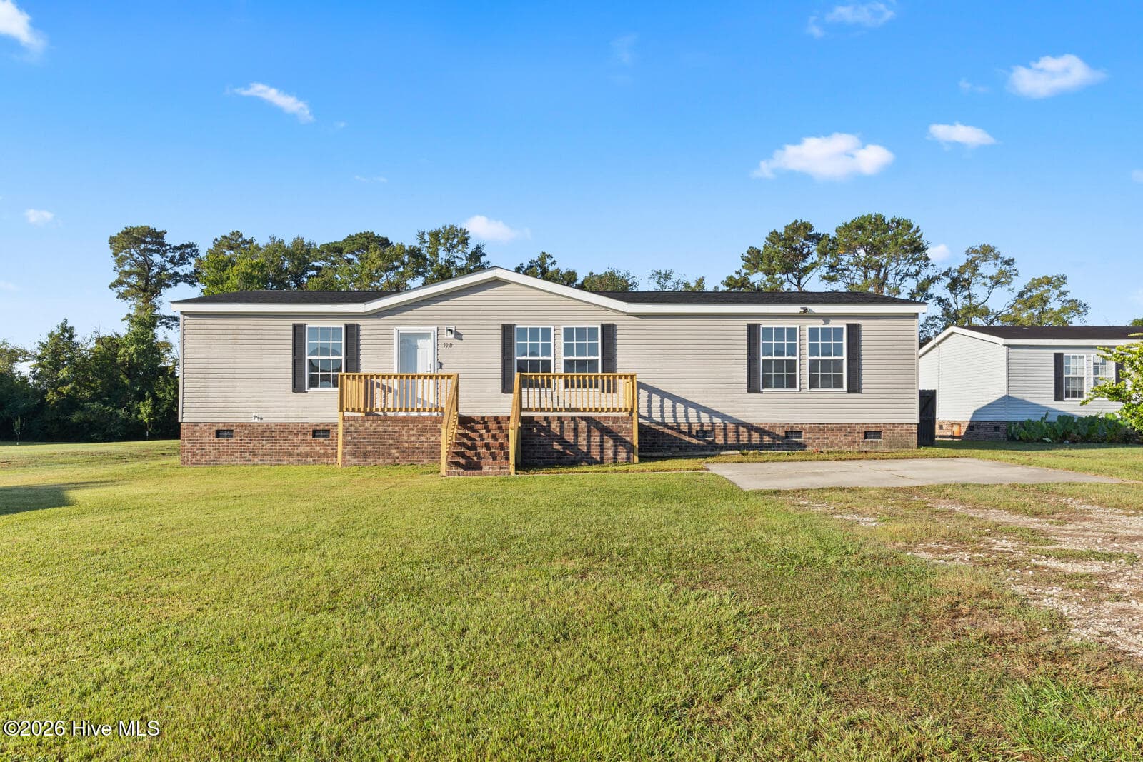 Manufactured Home at 118 Cypress Knee Drive, Richlands, NC 28574, photo 2 of 24