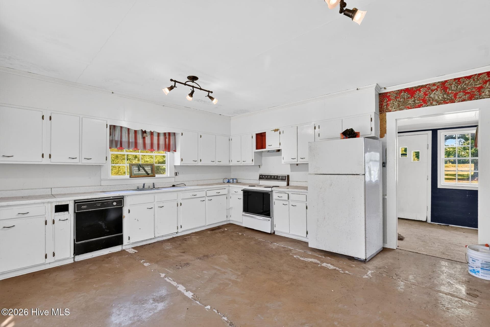 Kitchen looking towards the laundry room / family office - 436 Doctor Robinson Road, Bladenboro, NC 28320