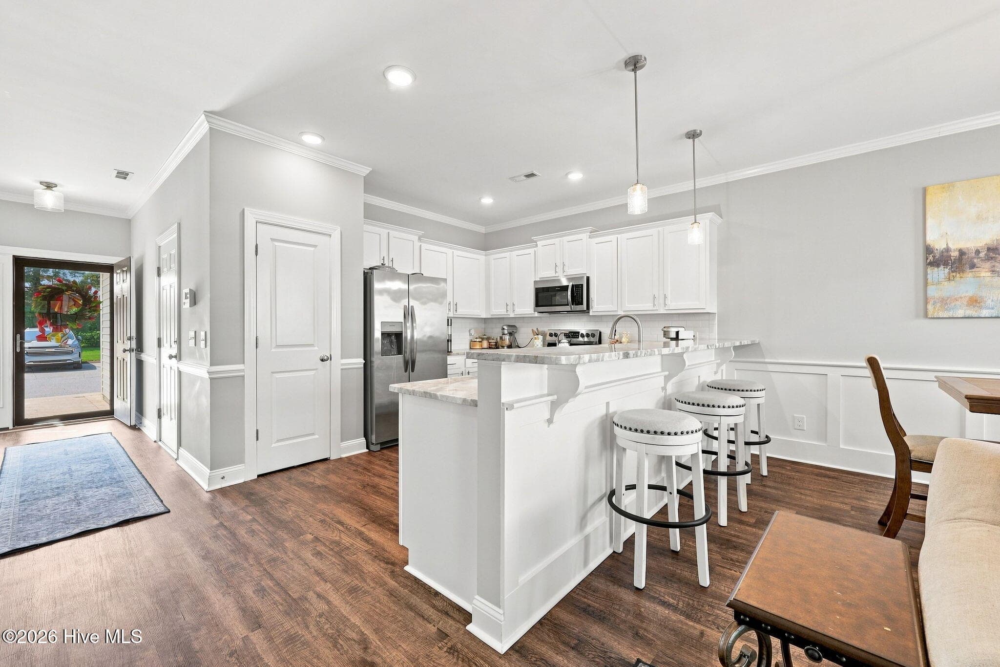 space for eat in bar area - 3516 Richter Way A, Greenville, NC 27834