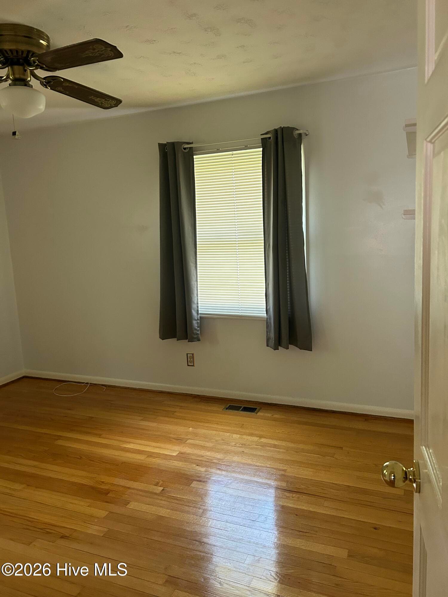 Single Family Residence at 700 Oakwood Avenue, Jacksonville, NC 28546, photo 8 of 15