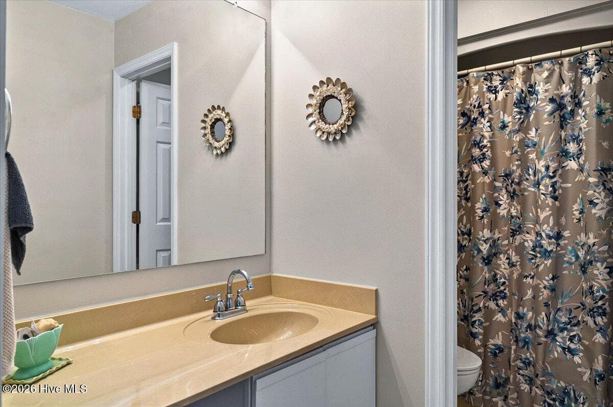 Private full bath in Lock-out bedroom - 816 Colony Place SW # D, Sunset Beach, NC 28468