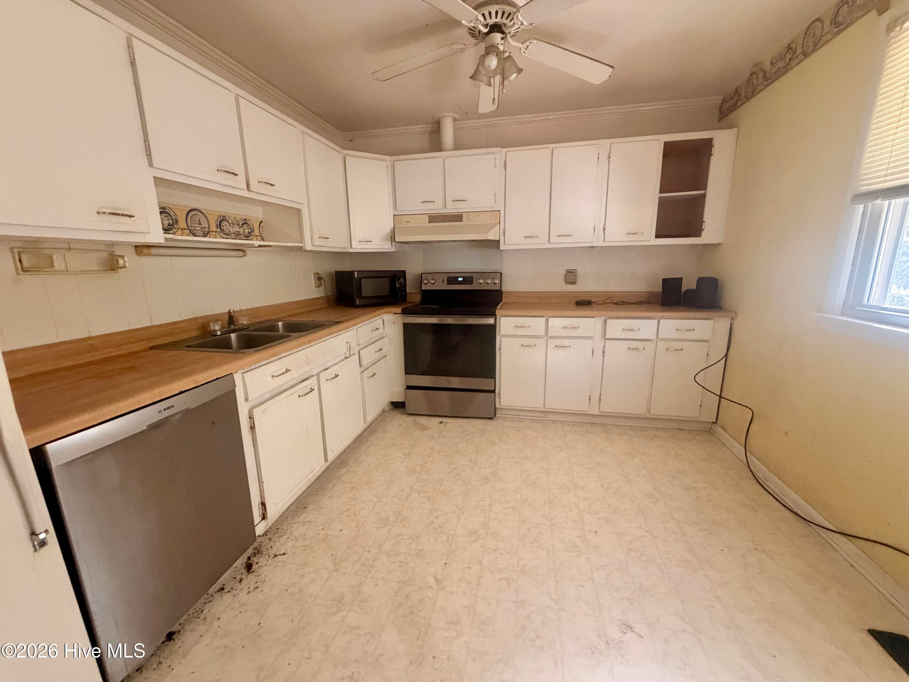 Single Family Residence at 113 Bosco Drive, Jacksonville, NC 28540, photo 5 of 35