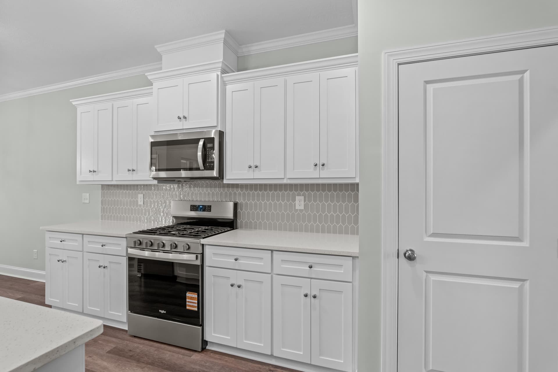Gas Range with vented Exhaust - 1340 Bellingham Drive, Beech Island, SC 29842