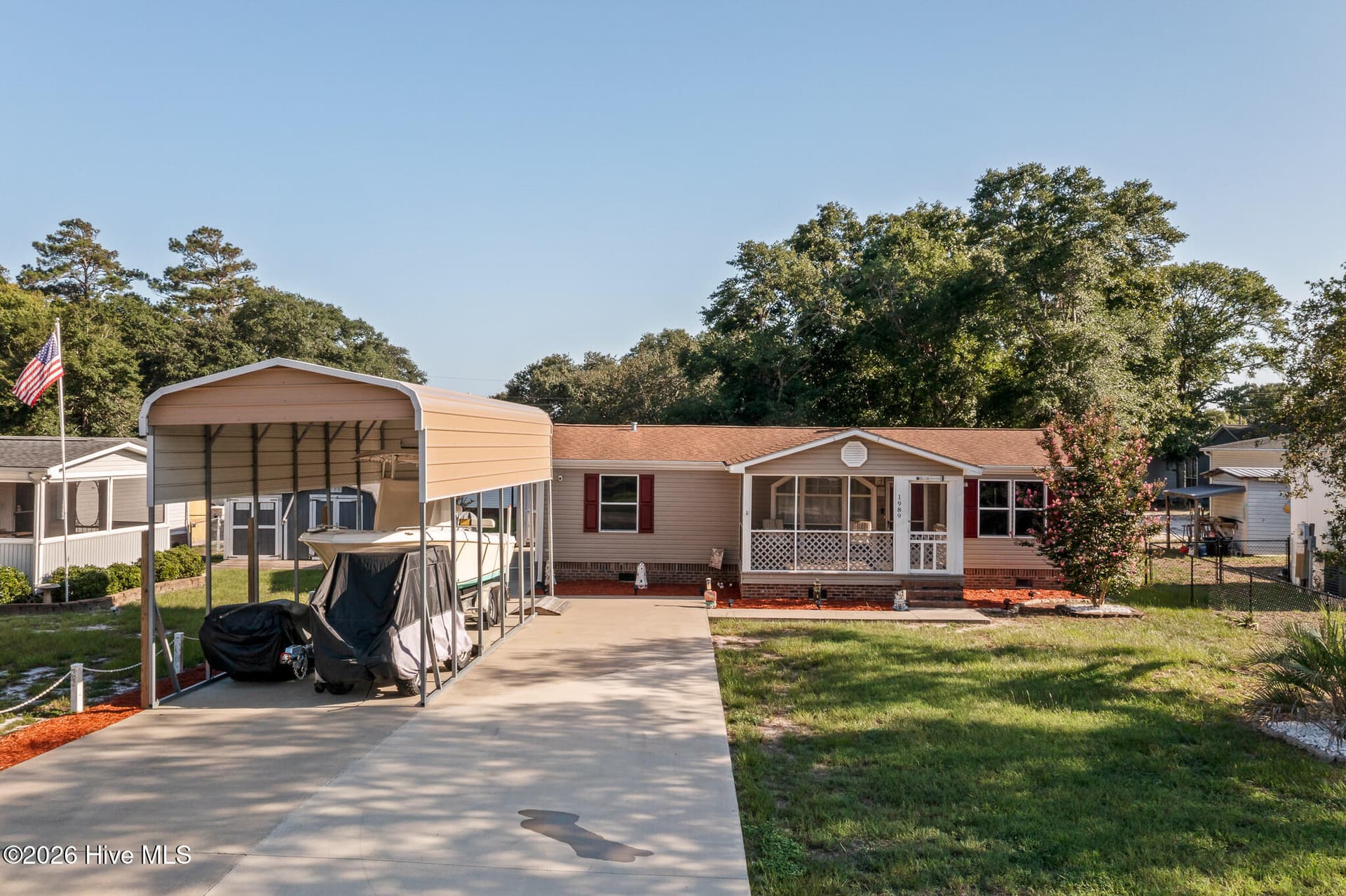 Manufactured Home at 1989 Scotch Sea Lane SW, Supply, NC 28462, photo 2 of 49