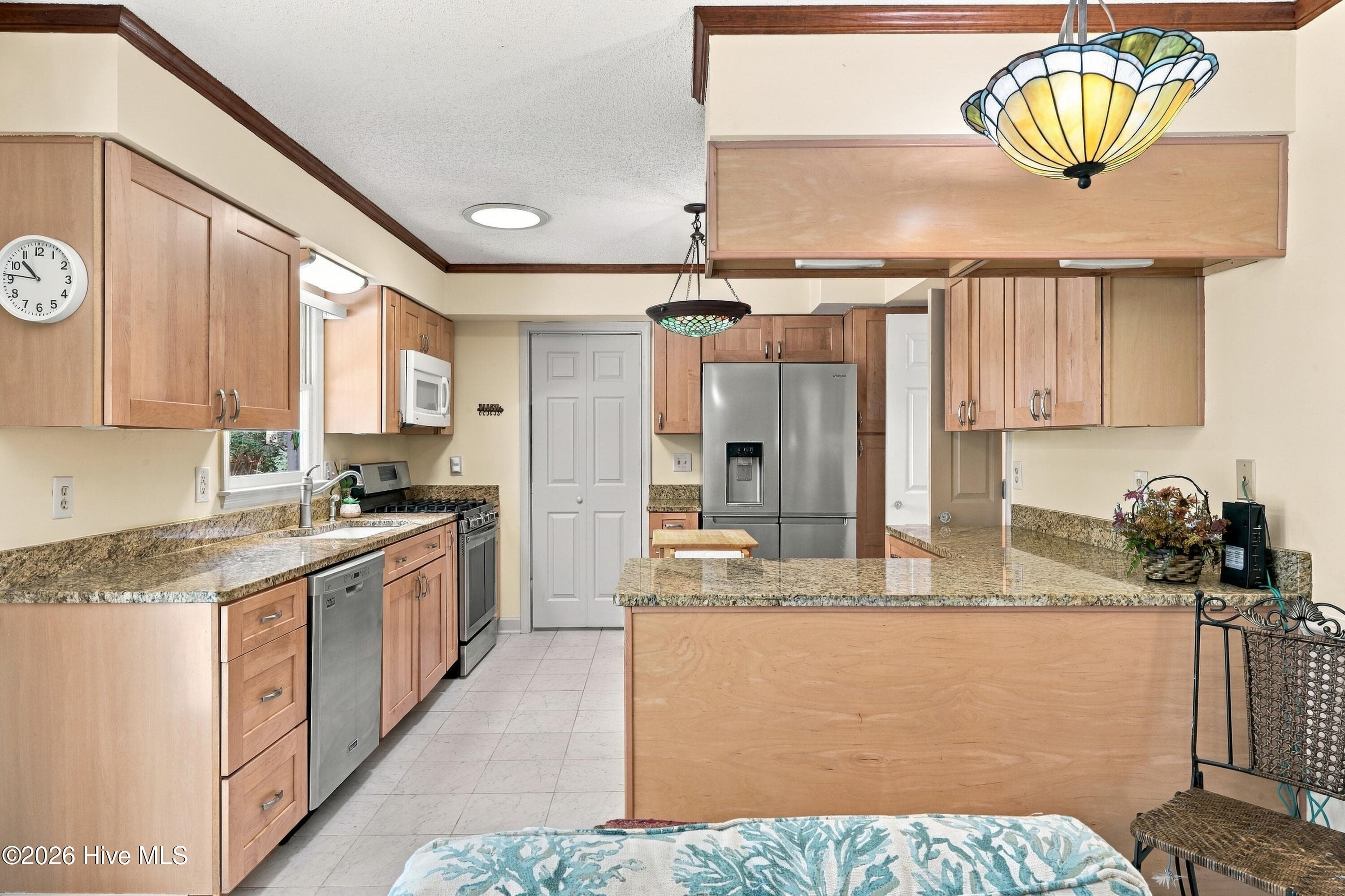 Single Family Residence at 715 Plantation Drive, New Bern, NC 28562, photo 7 of 53