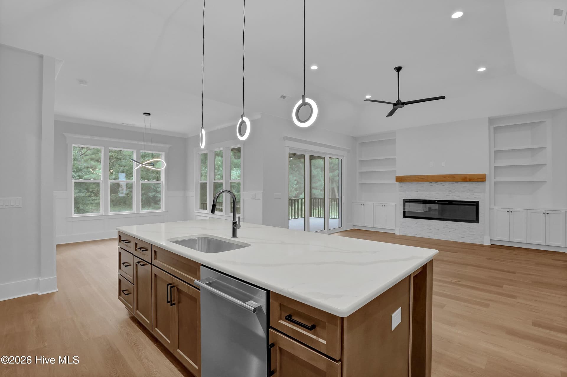 Single Family Residence at 105 Tradewinds Drive, Hampstead, NC 28443, photo 19 of 83