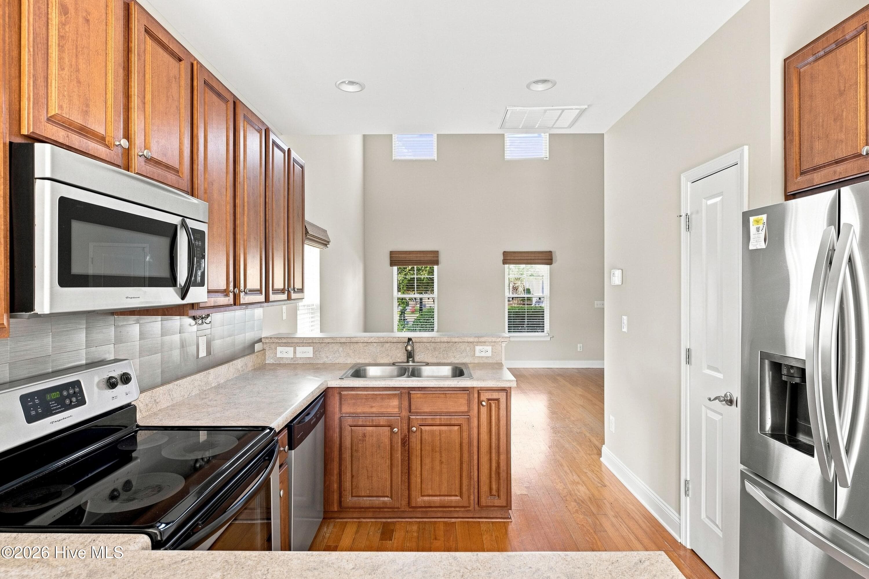 Single Family Residence at 8023 Sweetgrass Court, Wilmington, NC 28412, photo 13 of 33