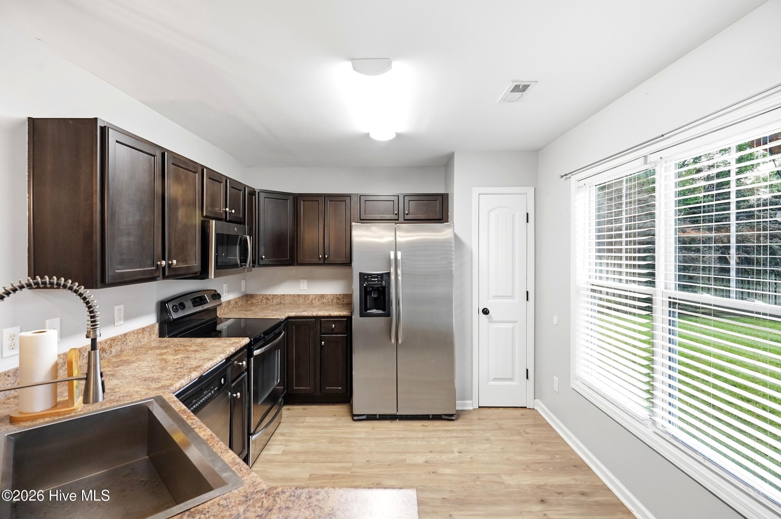 Single Family Residence at 7287 Copperfield Court, Wilmington, NC 28411, photo 10 of 46
