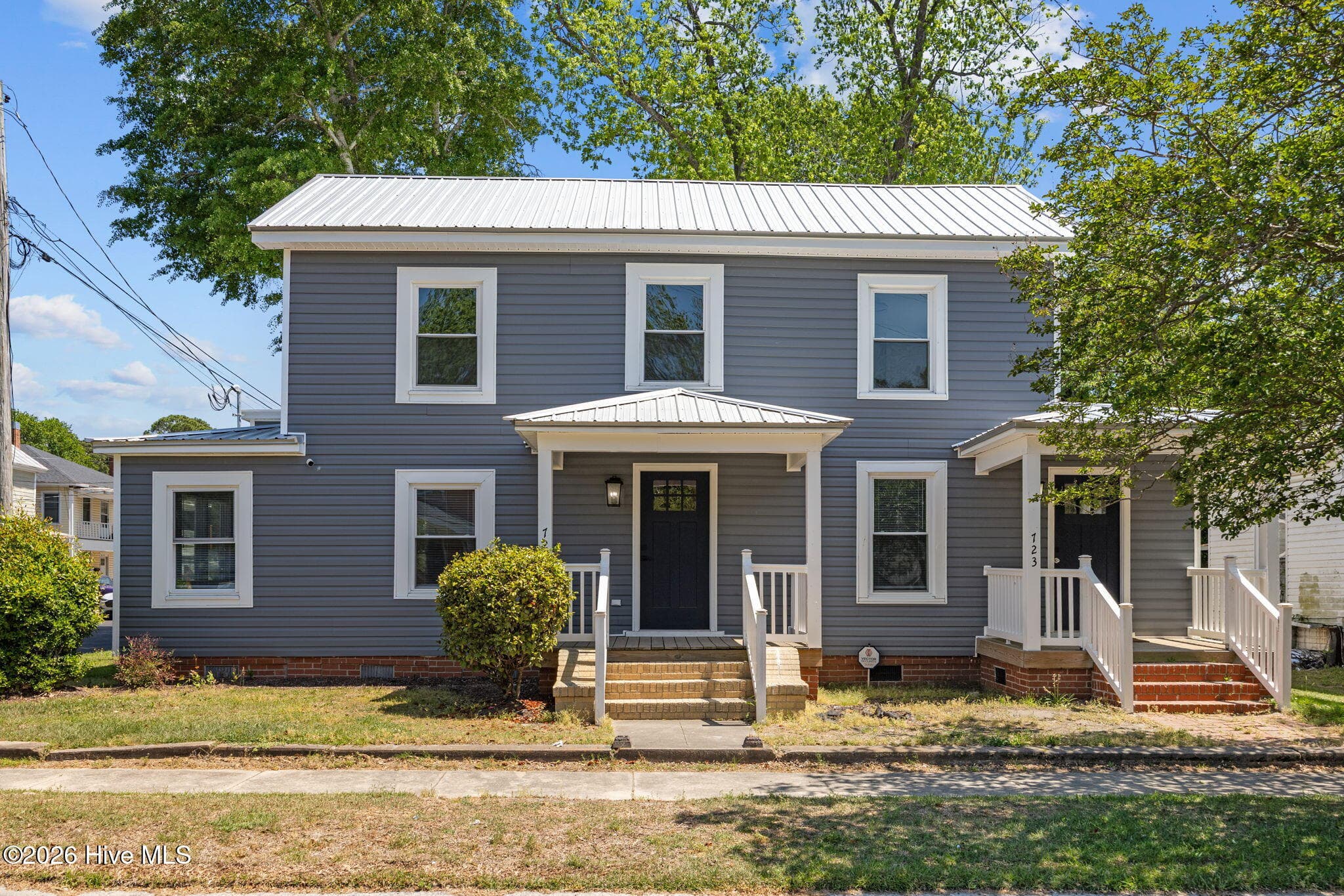 Single Family Residence at 723 N Market Street, Washington, NC 27889, photo 4 of 4