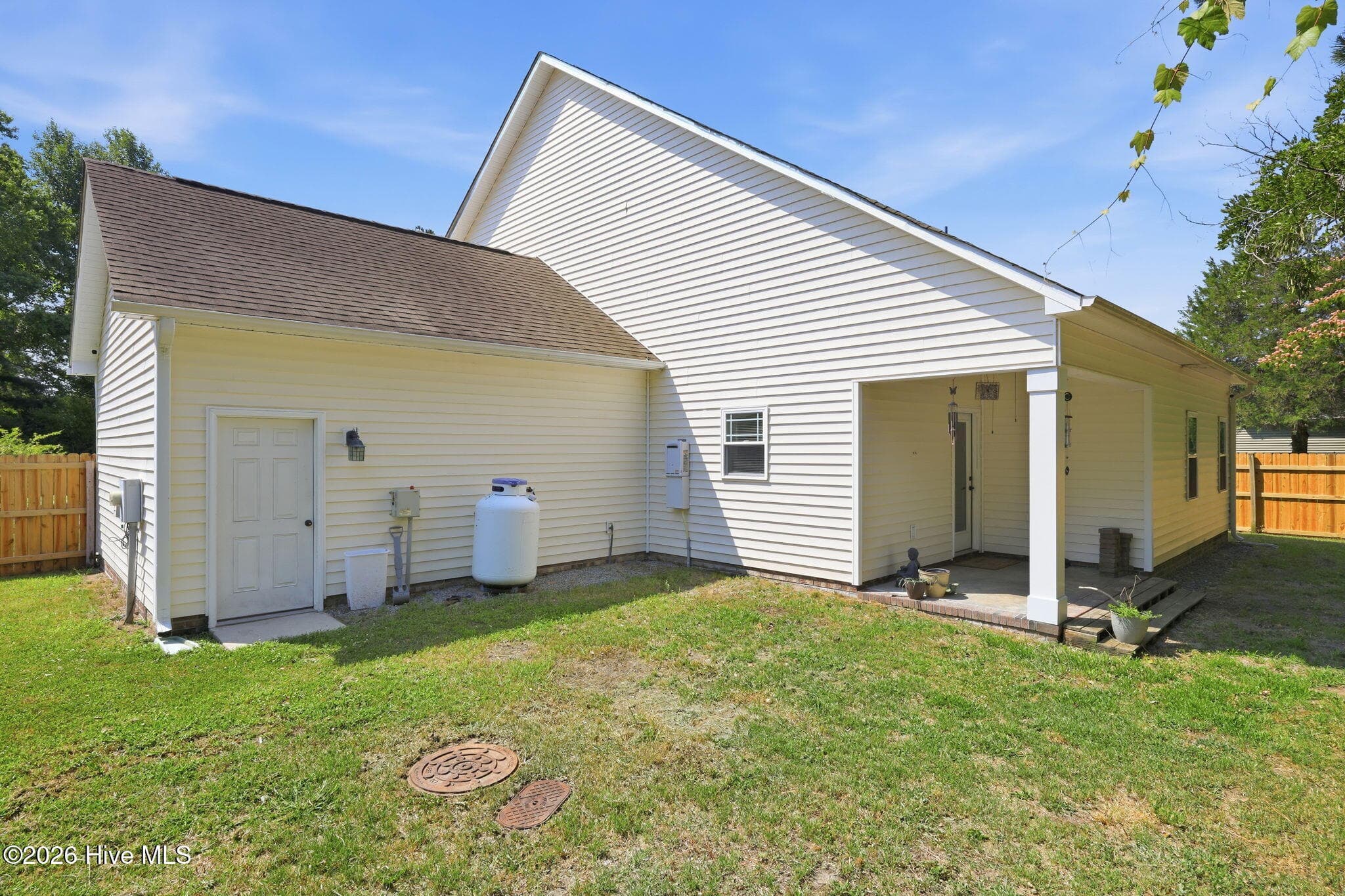 Single Family Residence at 402 Satterfield Drive, New Bern, NC 28560, photo 28 of 42